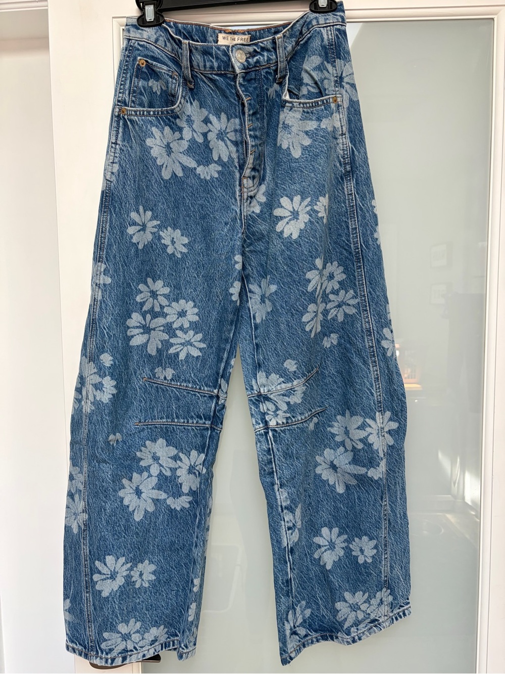 Free People -We The Free Blue Denim Hibiscus Print Barrel Jeans - Picture 1 of 6